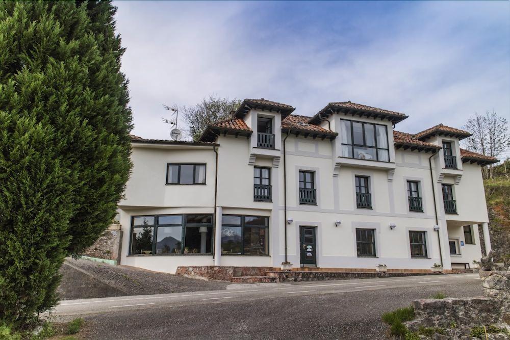 Hotel Montanas De Covadonga Cangas de Onis Bagian luar foto